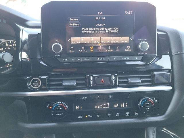 Nissan Pathfinder SV 2WD 2024