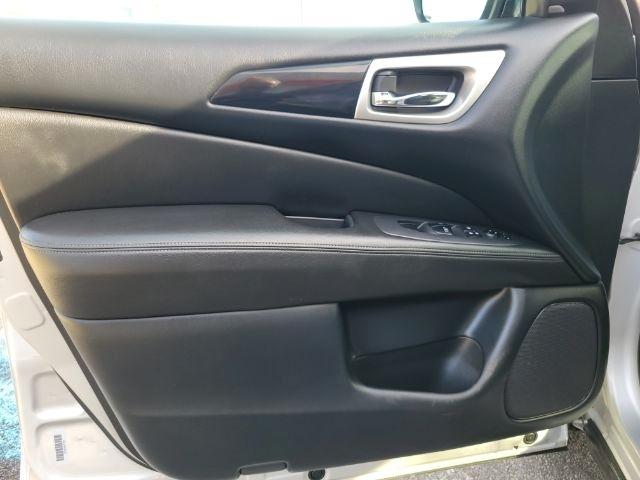 Nissan Pathfinder 4x4 SV 2019