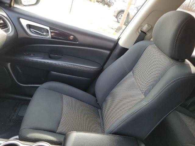 Nissan Pathfinder 4x4 SV 2019