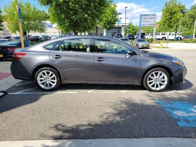 Toyota Avalon 4dr Sdn XLE Premium (Natl) 2013
