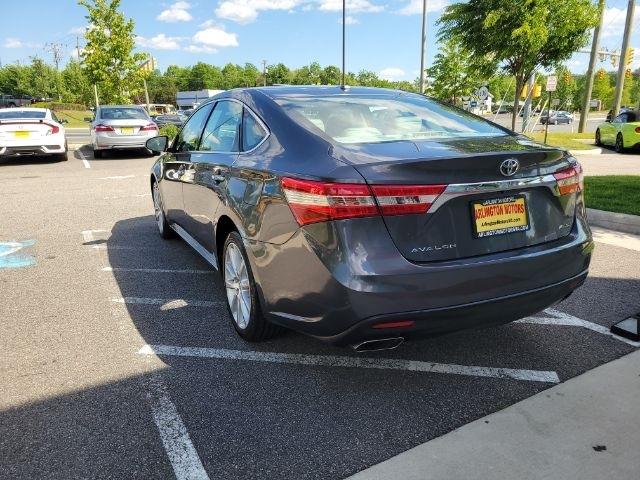 Toyota Avalon 4dr Sdn XLE Premium (Natl) 2013