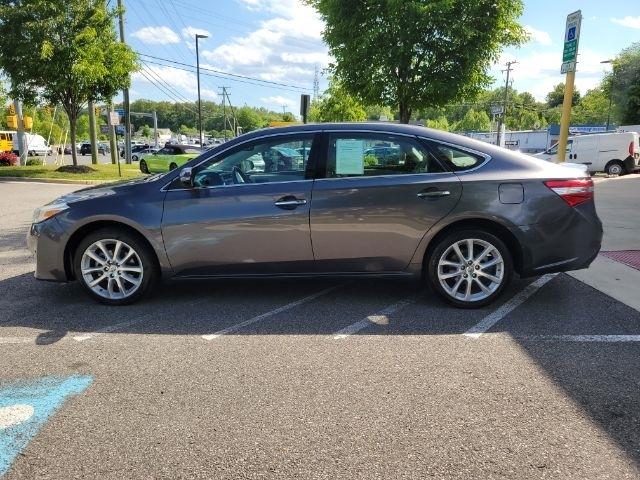 Toyota Avalon 4dr Sdn XLE Premium (Natl) 2013