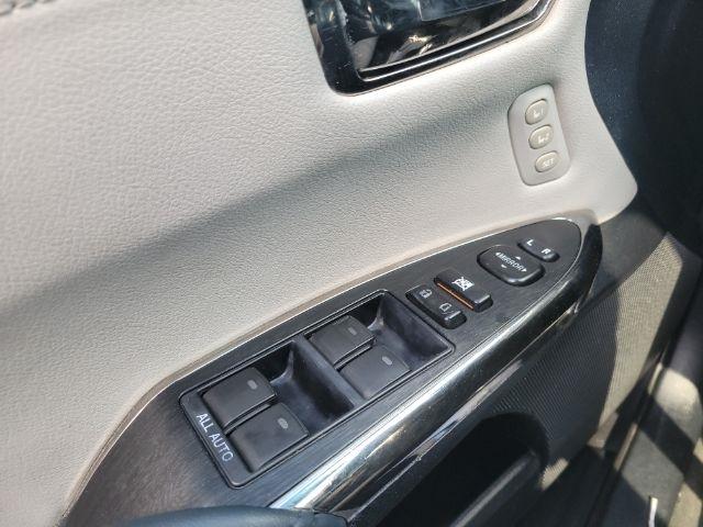 Toyota Avalon 4dr Sdn XLE Premium (Natl) 2013