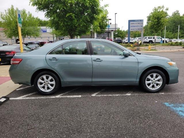 Toyota Camry 4dr Sdn V6 Auto XLE (Natl) 2011
