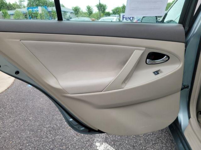Toyota Camry 4dr Sdn V6 Auto XLE (Natl) 2011