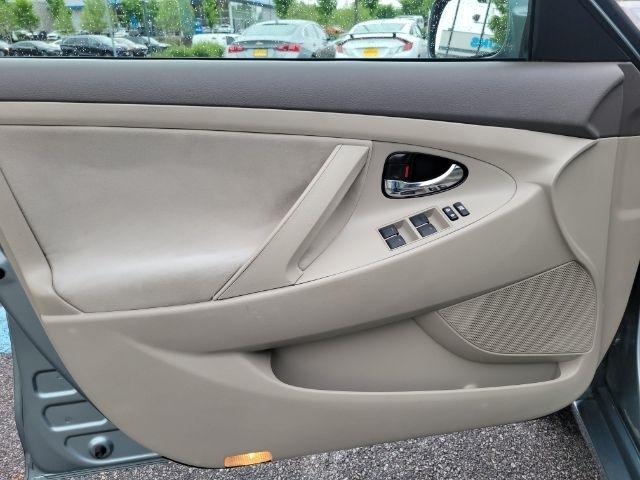 Toyota Camry 4dr Sdn V6 Auto XLE (Natl) 2011