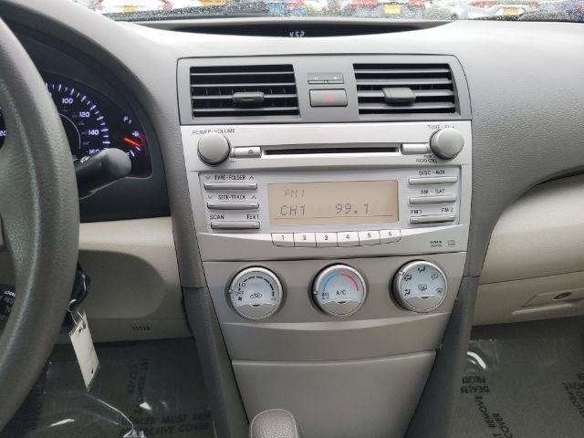 Toyota Camry 4dr Sdn V6 Auto XLE (Natl) 2011