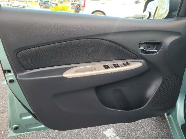 Toyota Yaris 4dr Sdn Man (Natl) 2010