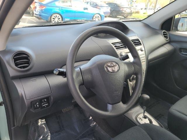 Toyota Yaris 4dr Sdn Man (Natl) 2010