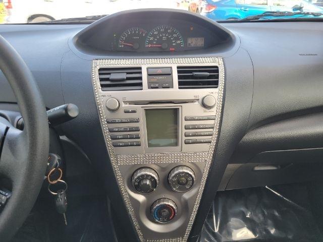 Toyota Yaris 4dr Sdn Man (Natl) 2010