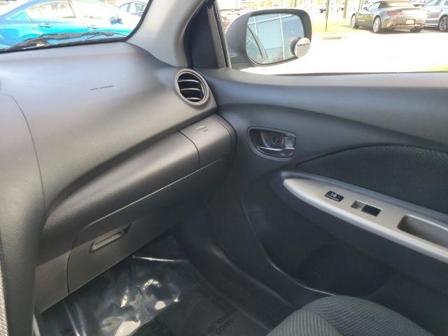 Toyota Yaris 4dr Sdn Man (Natl) 2010