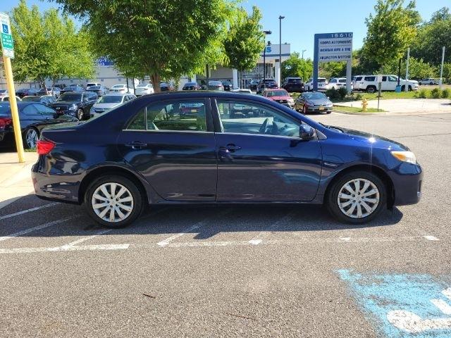 Toyota Corolla 4dr Sdn Auto LE Special Edition (Natl) 2013