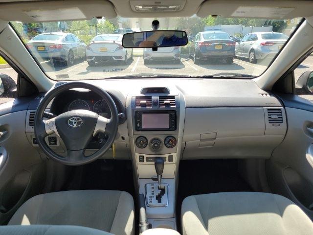 Toyota Corolla 4dr Sdn Auto LE Special Edition (Natl) 2013