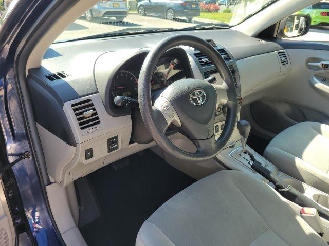 Toyota Corolla 4dr Sdn Auto LE Special Edition (Natl) 2013
