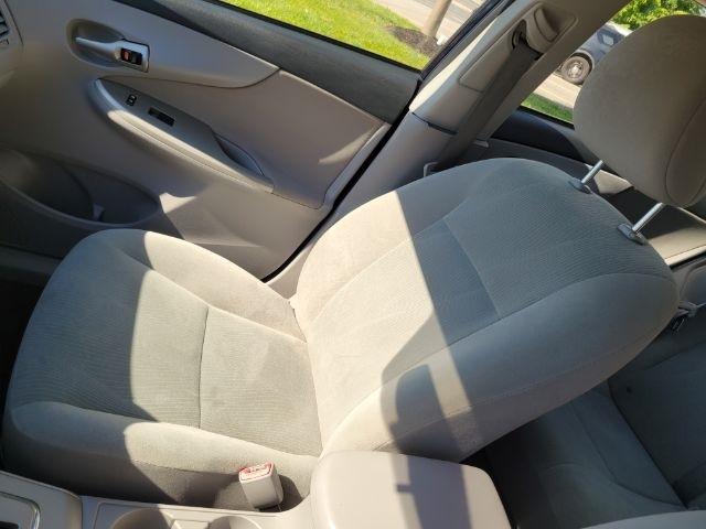 Toyota Corolla 4dr Sdn Auto LE Special Edition (Natl) 2013