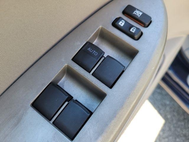 Toyota Corolla 4dr Sdn Auto LE Special Edition (Natl) 2013