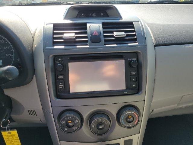 Toyota Corolla 4dr Sdn Auto LE Special Edition (Natl) 2013