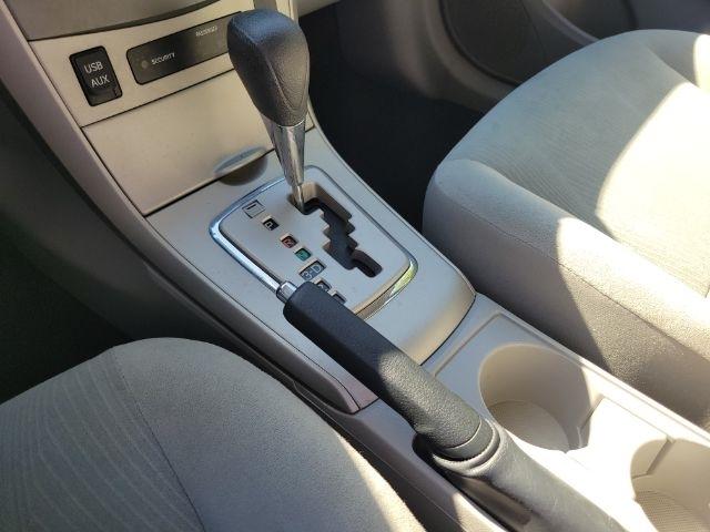 Toyota Corolla 4dr Sdn Auto LE Special Edition (Natl) 2013