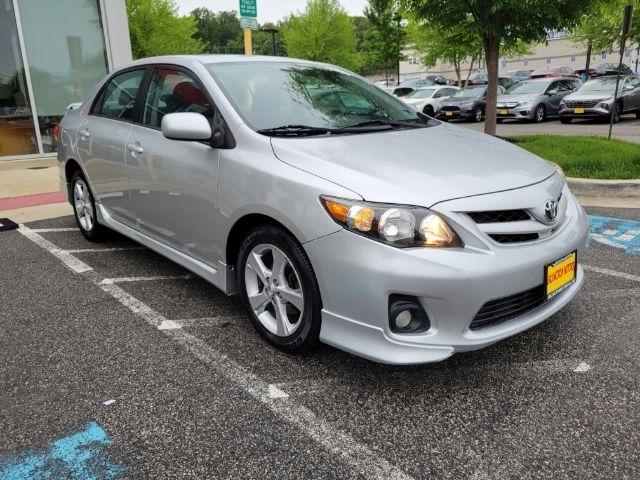Toyota Corolla 4dr Sdn Auto LE (Natl) 2012