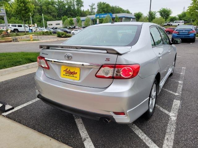 Toyota Corolla 4dr Sdn Auto LE (Natl) 2012