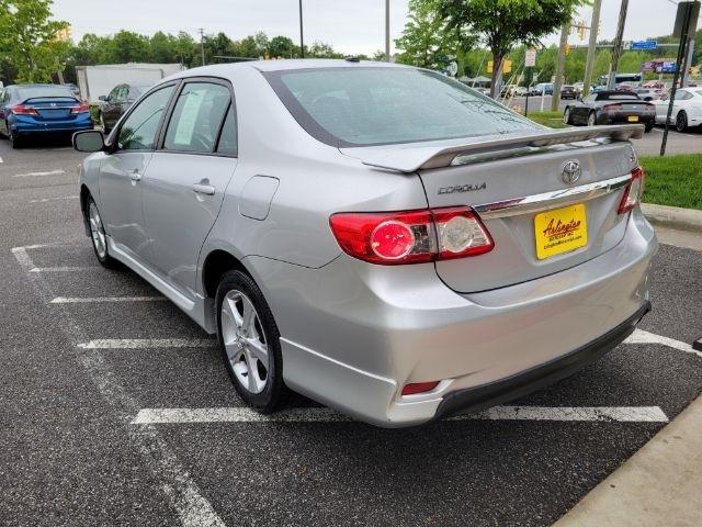Toyota Corolla 4dr Sdn Auto LE (Natl) 2012