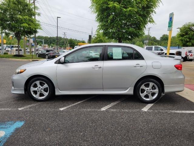 Toyota Corolla 4dr Sdn Auto LE (Natl) 2012