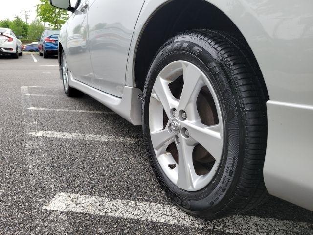 Toyota Corolla 4dr Sdn Auto LE (Natl) 2012