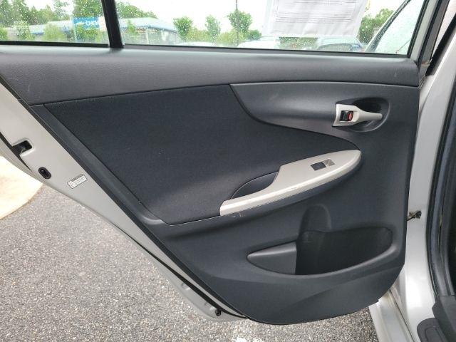 Toyota Corolla 4dr Sdn Auto LE (Natl) 2012