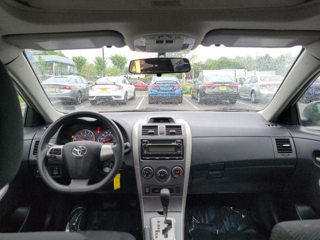 Toyota Corolla 4dr Sdn Auto LE (Natl) 2012