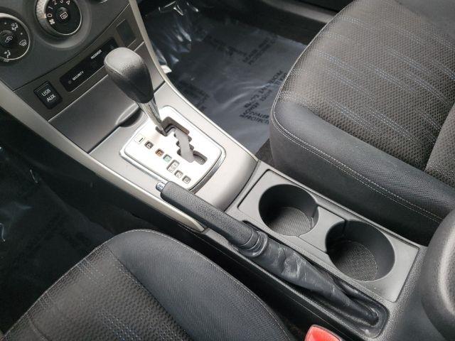 Toyota Corolla 4dr Sdn Auto LE (Natl) 2012