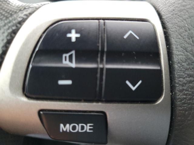 Toyota Corolla 4dr Sdn Auto LE (Natl) 2012
