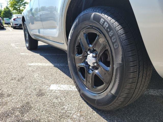 Toyota RAV4 4WD 4dr 4-cyl 4-Spd AT (Natl) 2011