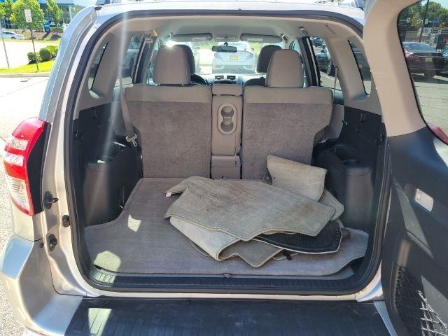 Toyota RAV4 4WD 4dr 4-cyl 4-Spd AT (Natl) 2011