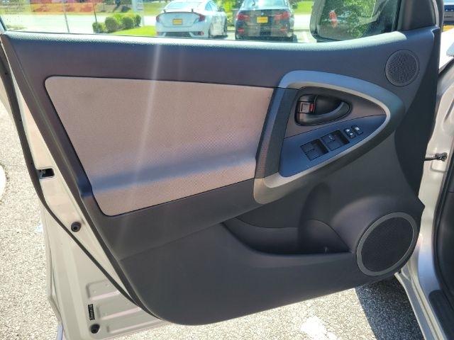 Toyota RAV4 4WD 4dr 4-cyl 4-Spd AT (Natl) 2011