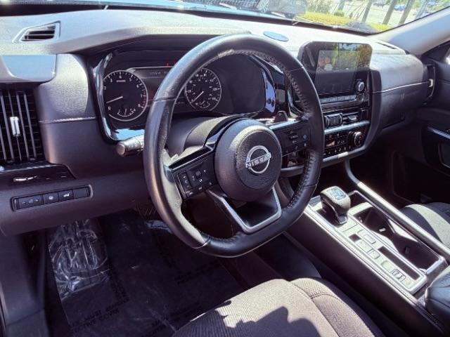 Nissan Pathfinder SV 2WD 2022