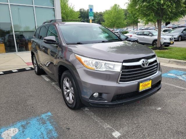 Toyota Highlander AWD 4dr V6 LE (Natl) 2014