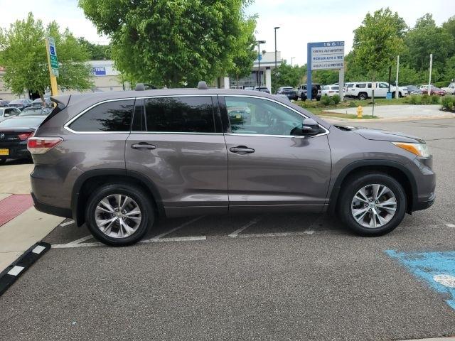 Toyota Highlander AWD 4dr V6 LE (Natl) 2014