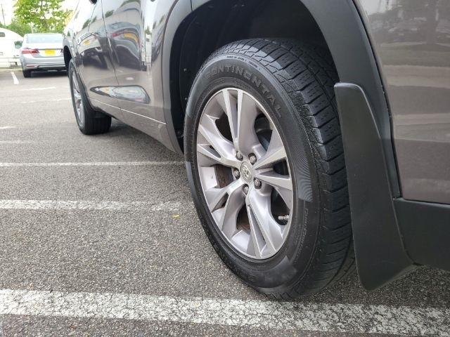 Toyota Highlander AWD 4dr V6 LE (Natl) 2014