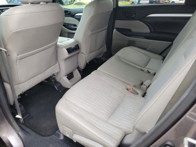 Toyota Highlander AWD 4dr V6 LE (Natl) 2014