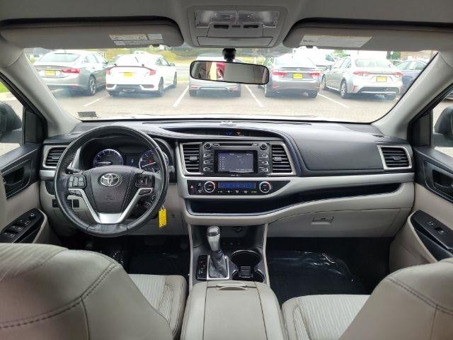 Toyota Highlander AWD 4dr V6 LE (Natl) 2014
