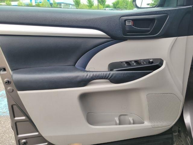 Toyota Highlander AWD 4dr V6 LE (Natl) 2014
