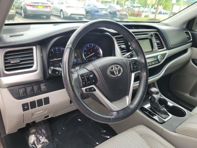 Toyota Highlander AWD 4dr V6 LE (Natl) 2014