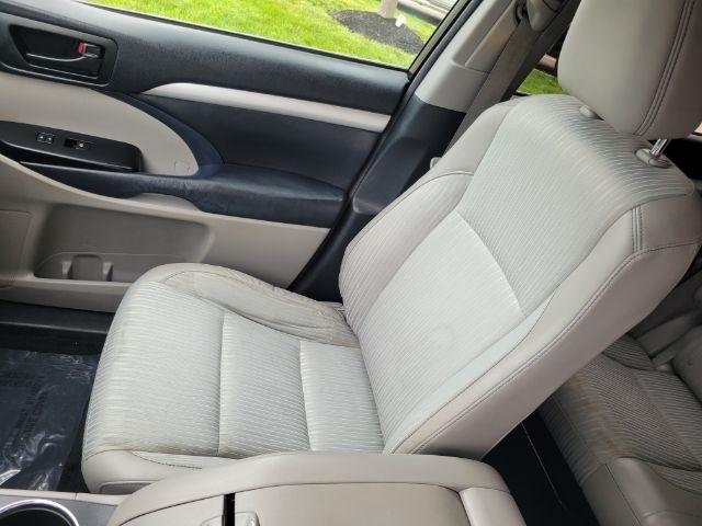 Toyota Highlander AWD 4dr V6 LE (Natl) 2014