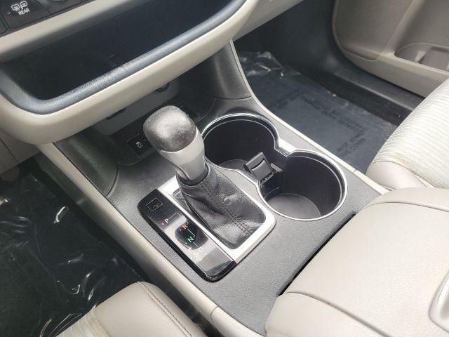 Toyota Highlander AWD 4dr V6 LE (Natl) 2014