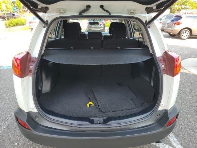 Toyota RAV4 AWD 4dr XLE (Natl) 2015