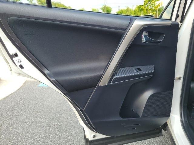 Toyota RAV4 AWD 4dr XLE (Natl) 2015