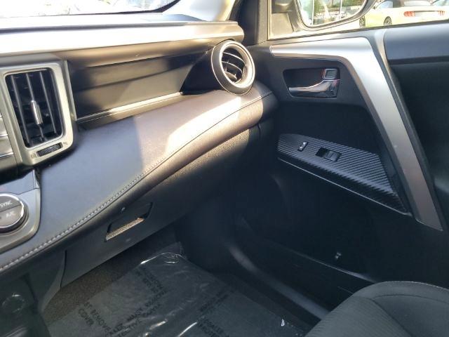Toyota RAV4 AWD 4dr XLE (Natl) 2015