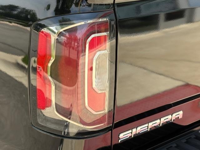 GMC Sierra 1500 4WD Crew Cab 143.5" SLT 2018