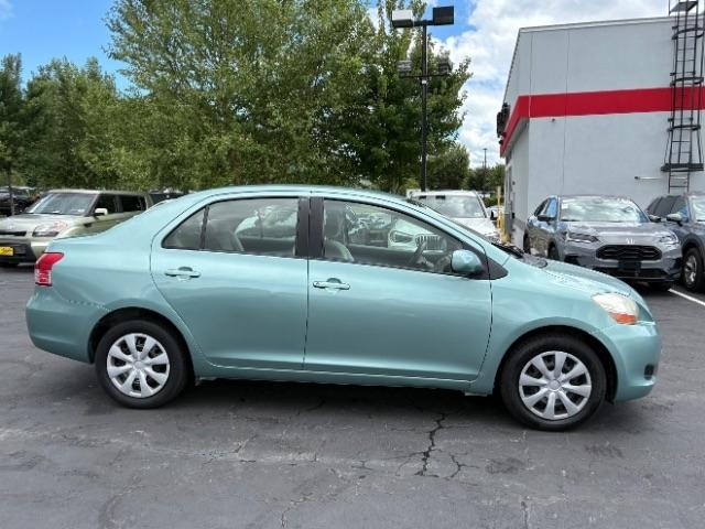 Toyota Yaris 4dr Sdn Man (Natl) 2010