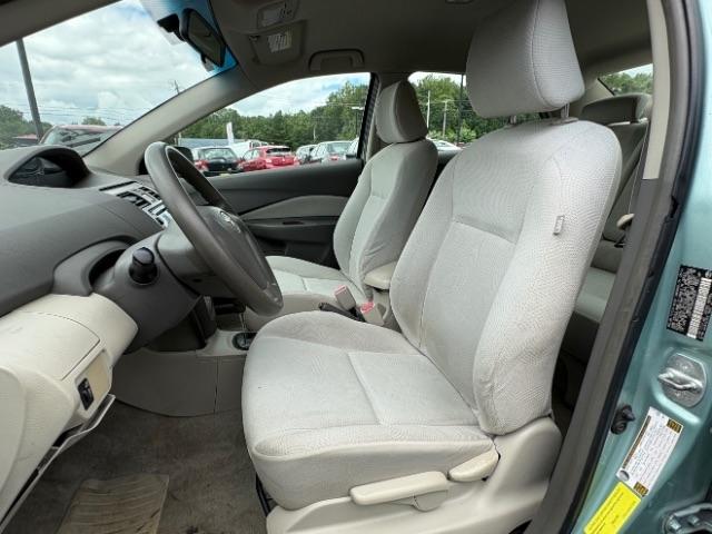 Toyota Yaris 4dr Sdn Man (Natl) 2010